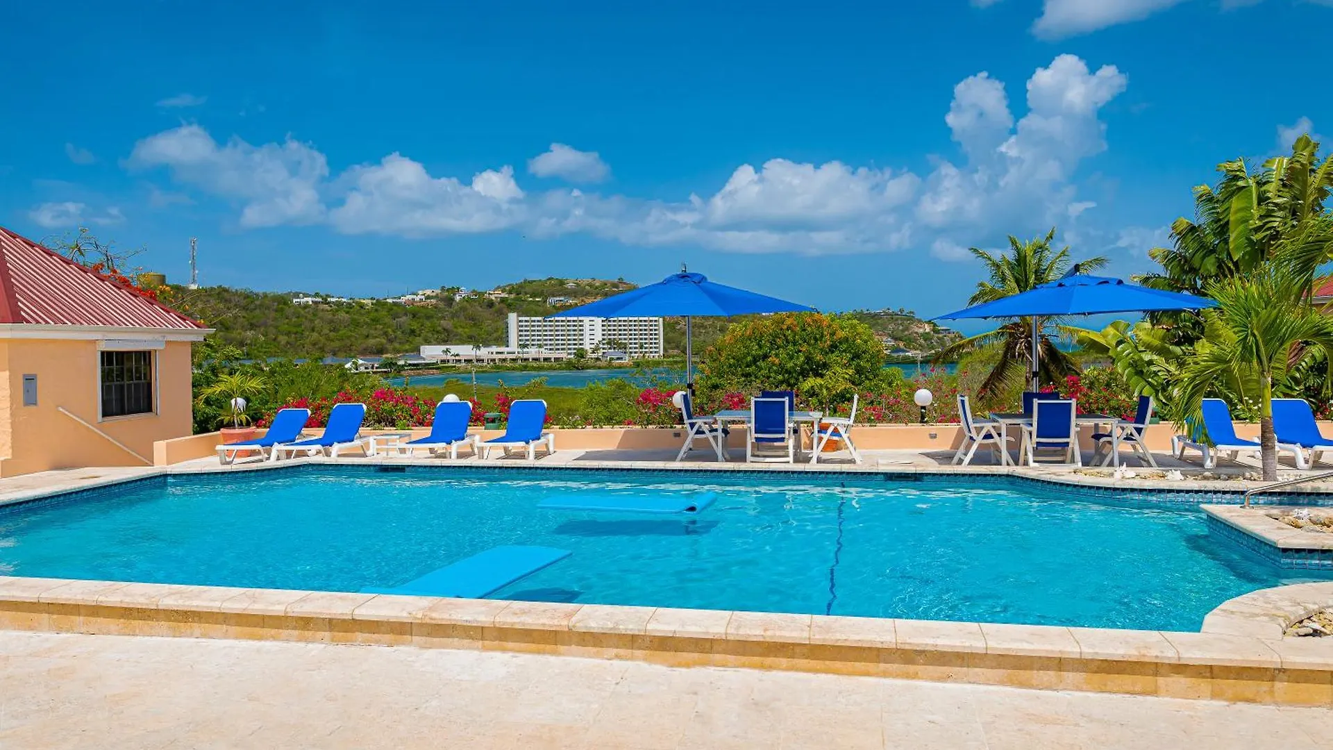 Ocean Breeze & Views - Studio Five Islands Village Apartment
