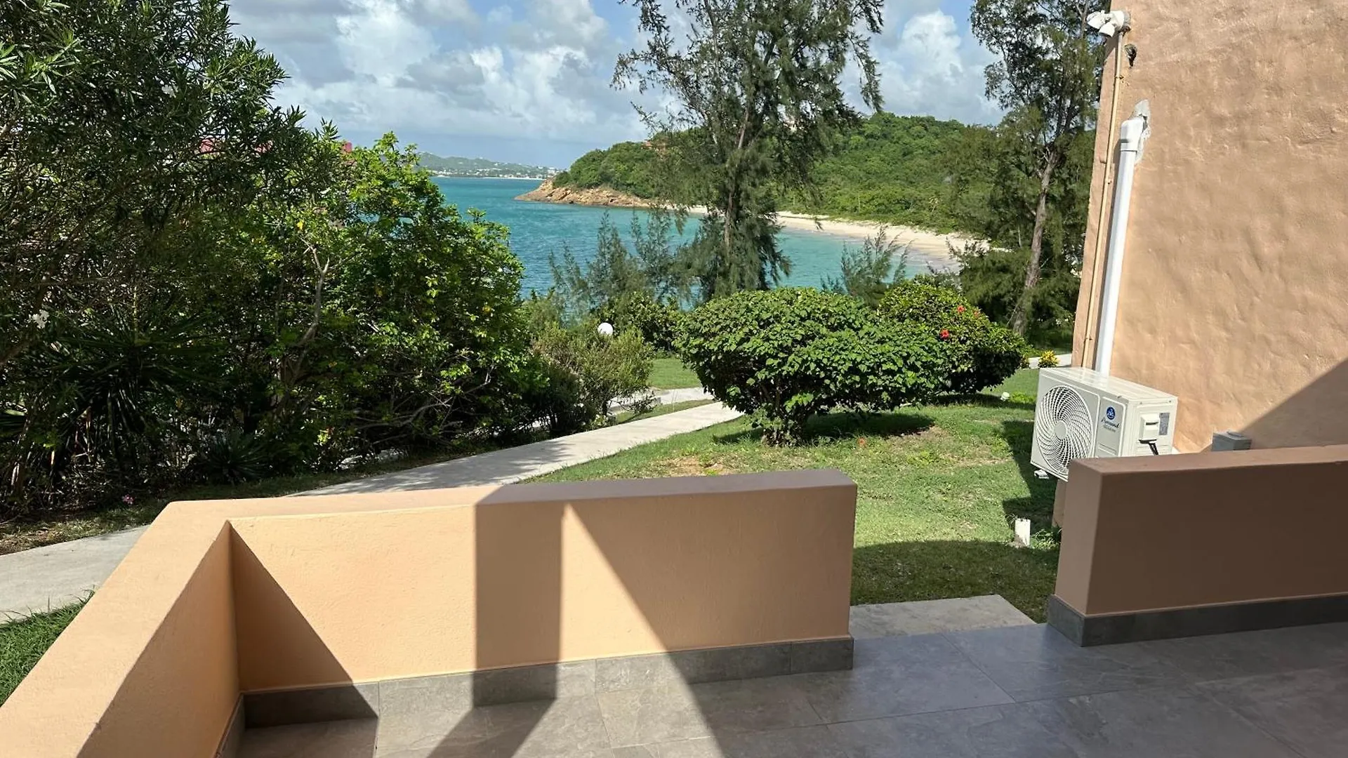 Apartment Ocean Breeze & Views - Studio Five Islands Village