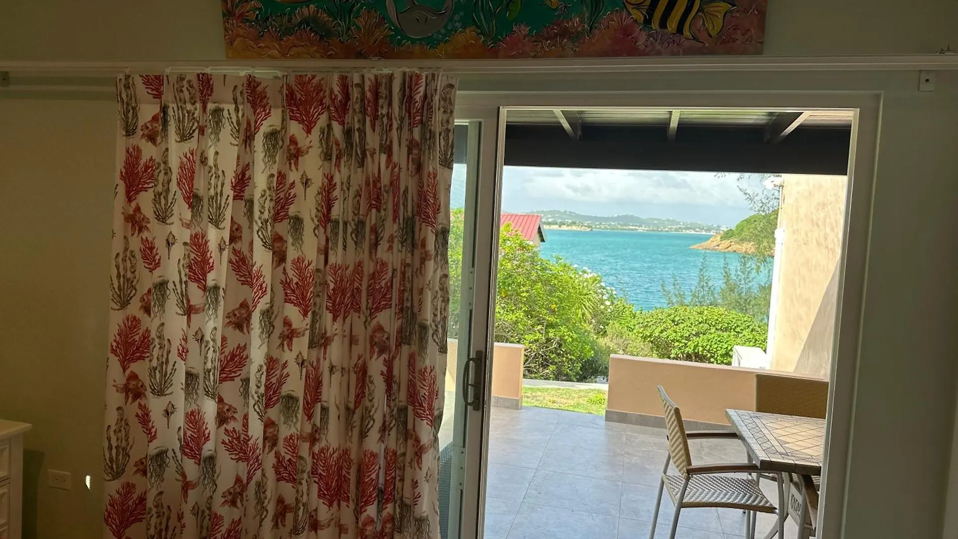 Ocean Breeze & Views - Studio Five Islands Village Apartment